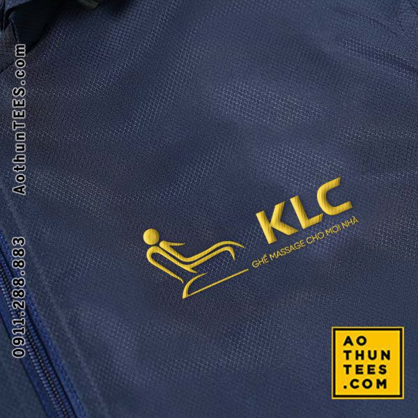 Đồng phục áo khoác dù Ghế massage toàn thân KLC - Dong phuc ao khoac du KLC logo theu nguc